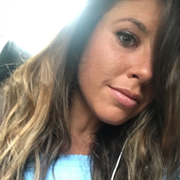 Meet your Posher, Leigh Ann - Picture 4 of 4